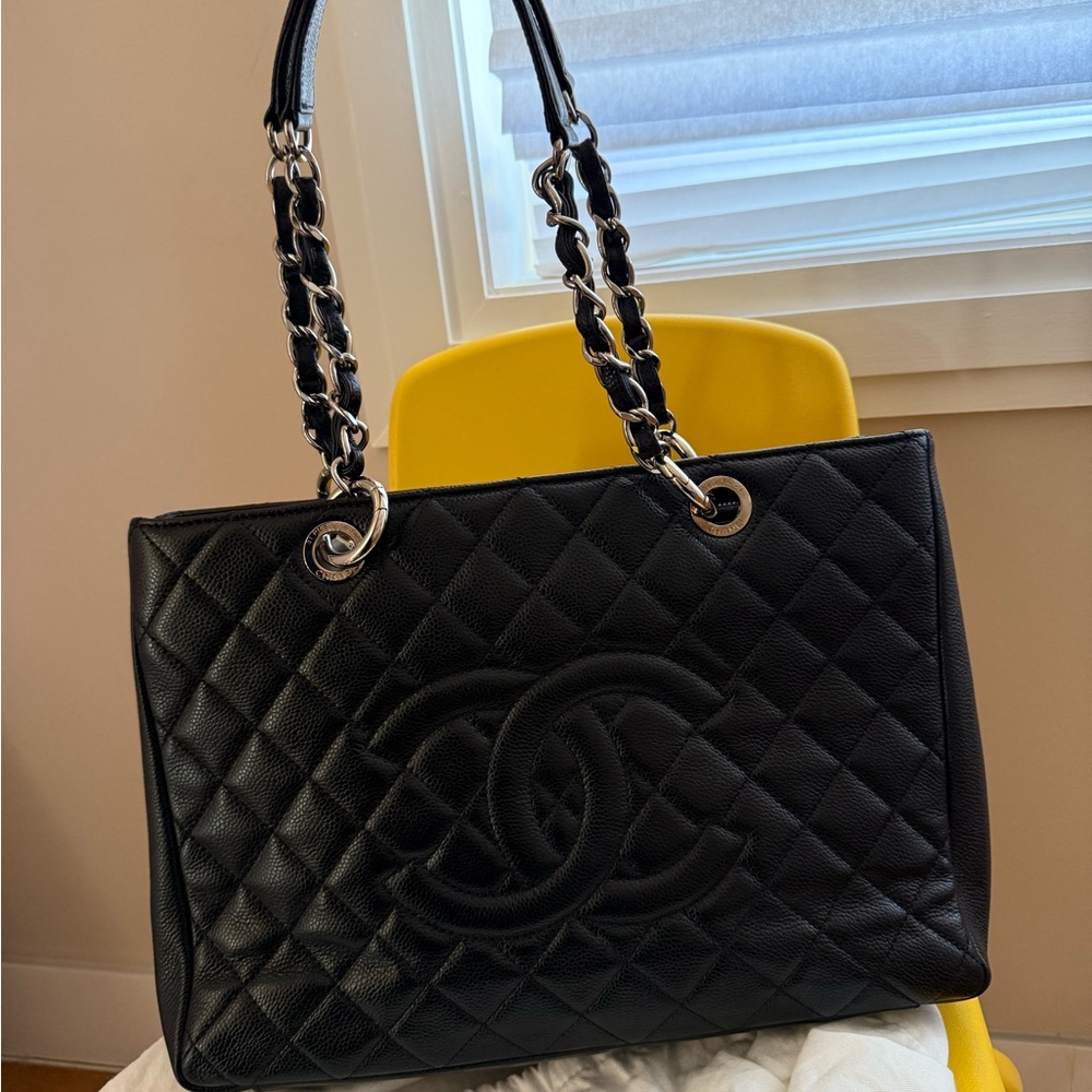 Chanel Grand Shopping Tote - Picture 2 of 13